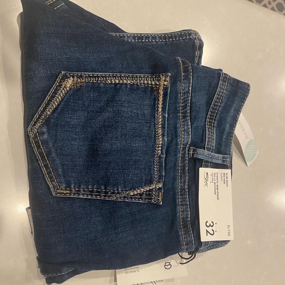 NEW! Silver jeans size 32x29. Elyse slim bootcut jean. New with tags